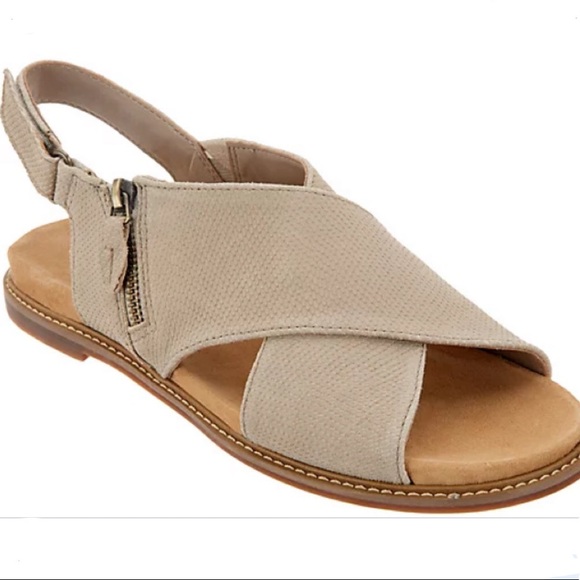 Clarks | Shoes | Clarks Artisan Corsio Calm Leather Cross Band Strap Flat Sandals | Poshmark